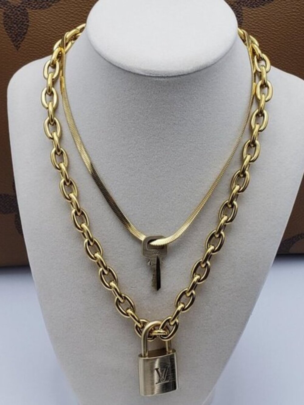 Authentic Louis Vuitton Padlock w/unbranded 18k GoldPlated stainless DoubleChain - Picture 14 of 15